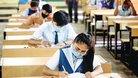 ऑनलाईन शिक्षण : लिहायचंय भरपूर; मात्र लिहिता येईना