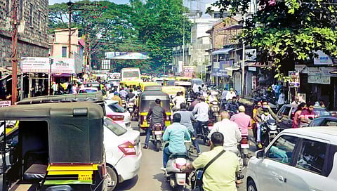 कोल्हापूर जिल्ह्यात 16,50,000 वाहने; 119 ट्रॅफिक पोलिस, मागील 7 वर्षांत वाहन संख्येत 6 लाखांची भर