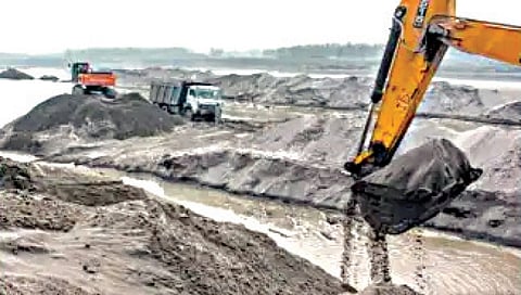 गौण खनिजाचे तात्पुरते परवाने शासनाकडून बंद ; अधिकार्यांच्या मनमानीला चाप