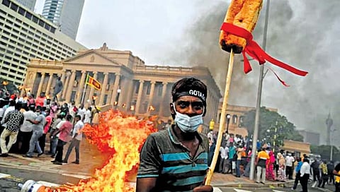 आंतरराष्ट्रीय : चिनी कर्जाच्या विळख्यात श्रीलंका