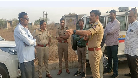 जळगाव : बँक व्यवस्थापकाला पिस्तूलाचा धाक दाखवत पैश्यांची जबरी लूट