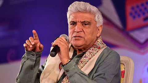 जावेद अख्तर, “निवडणुकीच्या पार्श्वभूमीवरच ‘हिजाब’सारखे मुद्दे तापवले जातात”