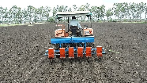 डिझेल दरवाढीमुळे शेतकऱ्यांना मोठा फटका : ट्रक्टर मशागतीचे दर भिडले गगनाला!