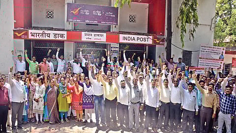 नाशिक : जिल्ह्यातील सुमारे एक हजार टपाल कर्मचारी संपात ; सेवा ठप्प