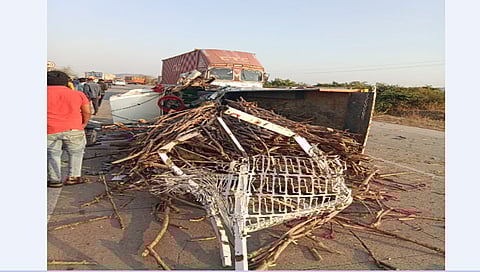 नाशिक पेठ रस्त्यावर भीषण अपघात ; तीन तरुण जागीच ठार