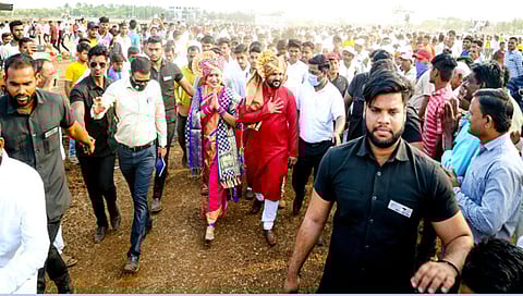 नाशिक : बैलगाडा शर्यतीवेळी आ. सरोज अहिरे यांच्या ‘एण्ट्रीची’ एकच चर्चा