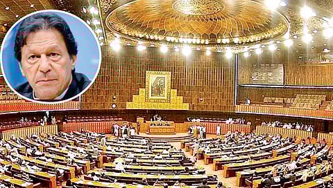 पाकिस्तान पुन्हा अराजकाच्या दिशेने