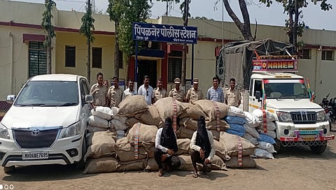 धुळे : 19 लाखांच्या गुटख्यासह 20 लाखांची दोन वाहने जप्त, पिंपळनेर पोलिसांची कारवाई