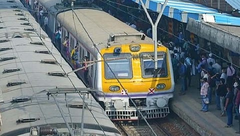 बदलापूर : लातूर-मुंबई एक्स्प्रेसचे इंजिन फेल झाल्याने मध्य रेल्वेची सेवा विस्कळीत