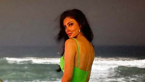 Mouni Roy : हिरव्या रंगाच्या ड्रेसमध्ये मौनीच्या बोल्ड अदा ??❤️