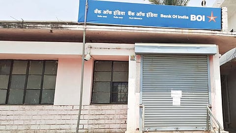 सोलापूर : राष्ट्रीयीकृत बँक कर्मचार्यांच्या संपामुळे आर्थिक व्यवहार ठप्प