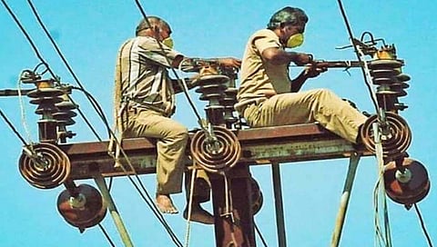 वीज कर्मचाऱ्यांना संपावर जाण्यास मनाई, राज्य सरकारने लागू केला मेस्मा कायदा