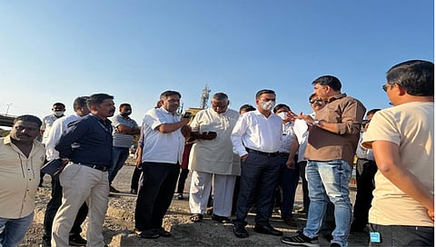 पंचवटी : गोदाघाट परिसरातील पाहणी दौऱ्यात सहभागी झालेले गोदाप्रेमी आणि स्मार्ट सिटी कंपनीचे अधिकारी.