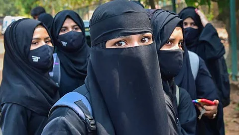 Hijab row | हिजाब प्रकरणी सुप्रीम कोर्टाची कर्नाटक सरकारला नोटीस, ५ सप्टेंबरला पुढील सुनावणी