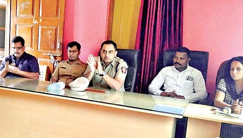 माजी सरपंचासह सात जणांना अटक