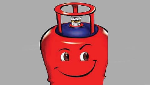 गोवा : वर्षाला घरगुती वापरासाठी ३ गॅस सिलिंडर मोफत देणार, राज्य मंत्रिमंडळाचा निर्णय