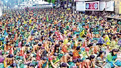 अपूर्व उत्साहात महाकुंकूमार्चन सोहळा