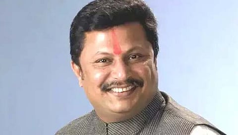 पक्षाचा आदेश… दबावतंत्र अन् शक्तिप्रदर्शन