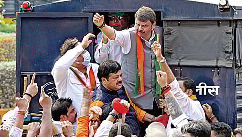 देवेंद्र फडणवीस : कुणाच्या दाढ्या कुरवाळताय म्हणून मलिकांचा राजीनामा घेतला नाही?