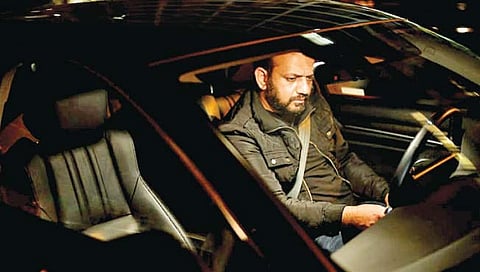 अफगाणिस्तान : माजी मंत्र्यांवर अमेरिकेत टॅक्सी चालविण्याची वेळ