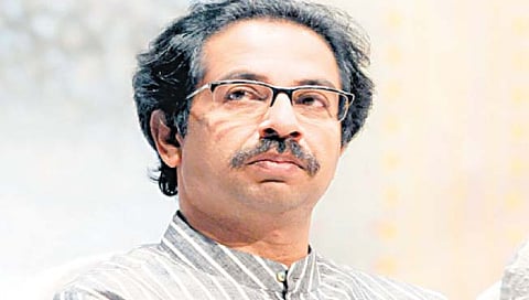 मुख्यमंत्री उद्धव ठाकरे यांना राजीनाम्यापासून पवारांनी रोखले