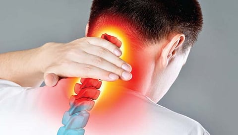मानेचे दुखणे होण्याची कारणे आणि त्यावर काय आहेत उपाय?