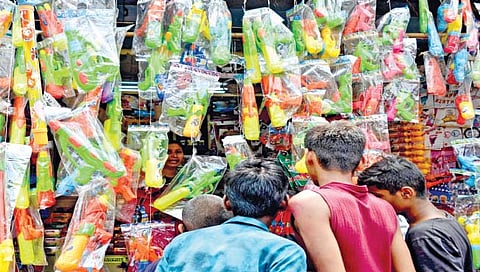 रंगोत्सव करा पर्यावरणपूरक!