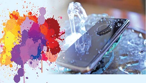 Holi Celebration : होळी खेळायची तर मोबाईलसाठी ही काळजी घ्या!