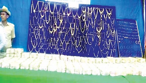 कर्नाटक : अतिश्रीमंतीचा हव्यास अंगलट