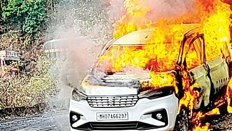 फोंडाघाट : कारला अचानक आग लागून एकाचा जळून मृत्यू