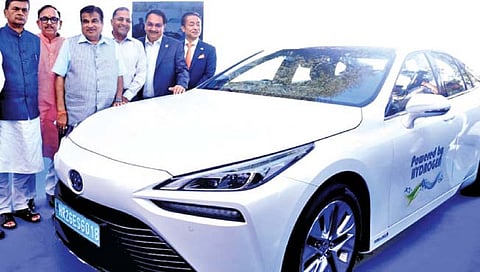 टोयोटा मिराई : हायड्रोजनवर चालणारी देशातील पहिली मोटार लाँच