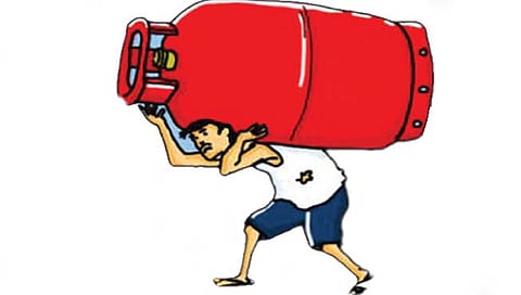 कर्नाटक : उन्हाच्या चटक्यांबरोबर महागाईच्या झळा ; गॅस सिलिंडर 957.50, पेट्रोल 102.70 तर डिझेल 87 रुपये लिटर