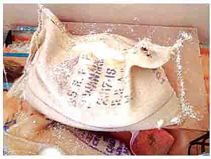 पुणे : पोषण आहाराला फुटले पाय!; पोत्यामागे 9 ते 15 किलो वजन कमी