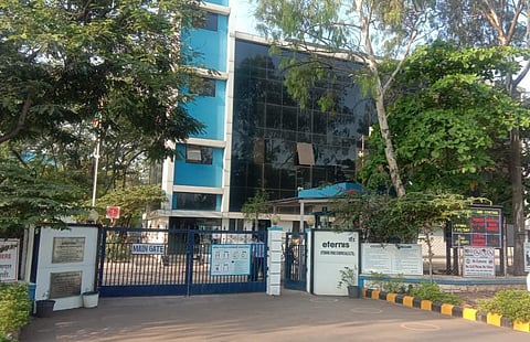 कुरकुंभ एमआयडीसीतील केमिकल चोरी झालेली इटरनिस कंपनी. (छाया : अजय कांबळे)