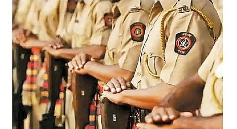 भंडारा : ‘एसडीओ’वर हल्ला करणाऱ्या वाळू तस्करांसोबत पोलिसांची ‘मटण पार्टी’! व्हिडीओ व्हायरल झाल्याने खळबळ