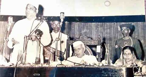 तत्कालीन पंतप्रधान पंडित नेहरू यांच्यासमवेत महापौर रोहिदास किराड, त्यांच्या पत्नी छगनबाई किराड आणि काँग्रेसचे महाराष्ट्र प्रदेशाध्यक्ष आबासाहेब खेडेकर.