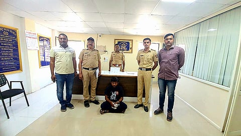 सासवड पोलिस स्टेशनमध्ये जेरबंद केलेला आरोपी.