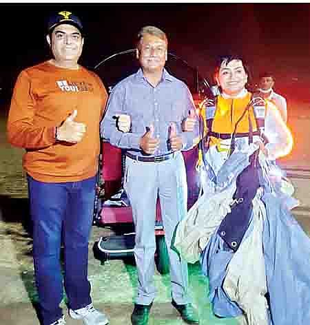 शीतल महाजनची पाच हजार फुटांवरून विक्रमी उडी