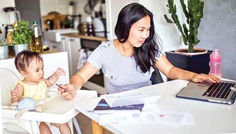 ‘वर्क फ्रॉम होम’ने पुरुषांना आराम, महिलांना काम