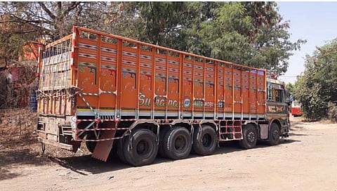 बीड : खामगाव, सावरगाव येथील गोदापात्र कारवाईत ३ कोटींचा मुद्देमाल जप्त