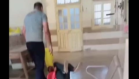 भंडारा : तुमसर तालुक्यातील आरोग्य केंद्रातील डॉक्टरची परिचरला ब्रदर्सला अमानुष मारहाण