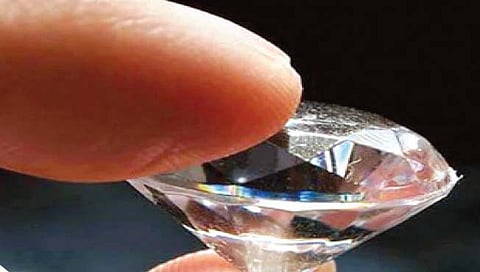 हवेपासून तयार केला आकर्षक मौल्यवान हिरा