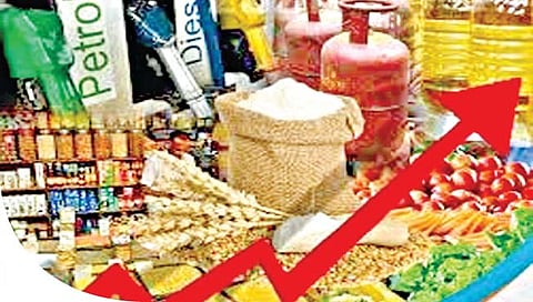 महागाईने मोडले कंबरडे. पैसाच राहिना शिल्लक; आर्थिक गणित जुळवताना नाकीनऊ