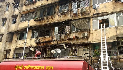 मुंबई : भायखळा येथील ‘विठ्ठल निवास’ इमारतीला आग