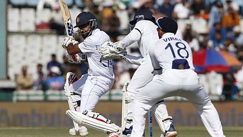 INDvsSL TEST : श्रीलंकेला पहिला धक्का, लाहिरू थिरिमाने बाद