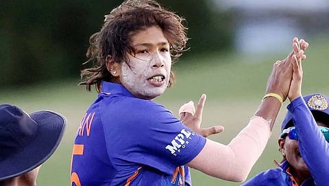 jhulan goswami : झुलनने रचला इतिहास!, ‘अशी’ कामगिरी करणारी पहिली महिला क्रिकेटपटू