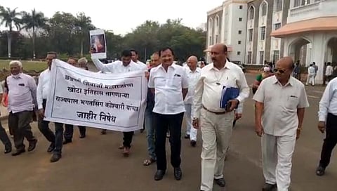 कोल्हापूर : शिवाजी विद्यापीठात विकास आघाडीकडून राज्यपालांचा तीव्र निषेध