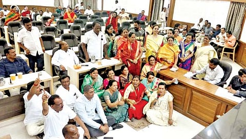 कोल्हापूर : अभियंता धोंगे यांच्या कार्यमुक्तीला स्थगिती