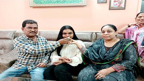 Ukraine-Russia war : भिवंडी : युक्रेनहून ४ वर्षानंतर घरी परतलेल्या मुलीमुळे कुटुंबियांच्या चेहऱ्यावर फुलले मुस्कान