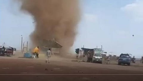 पाचगणीच्या टेबल लँडवर वावटळ ; पर्यटक भयभीत (video)